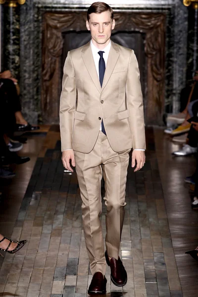 Look 44